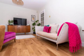 Eclectic 1 Bedroom Apartment in Edinburgh New Town